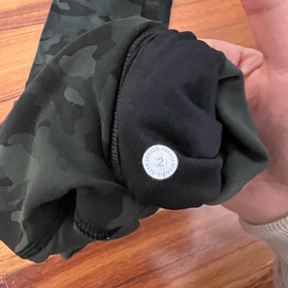 LULULEMON CROP ALIGN PANT - Picture 7 of 7